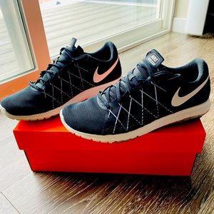 Nike Fury 2 Women’s Sneakers Size 8 Black